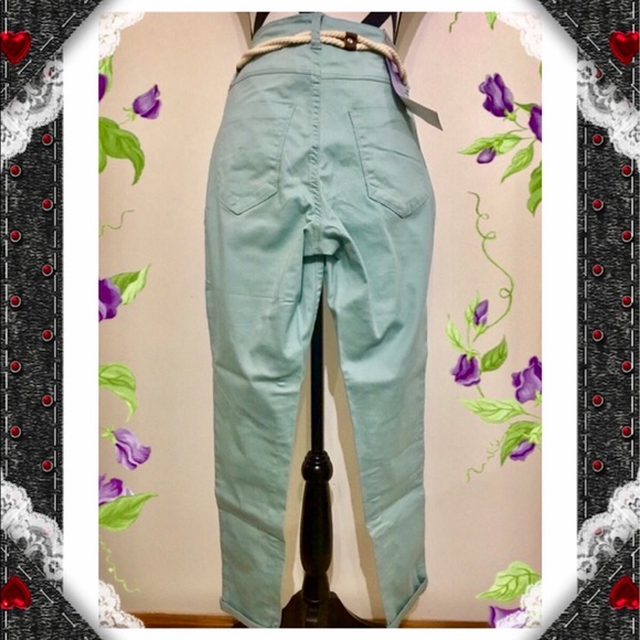 Bandolino Lisbeth Curvy Ankle Skinny Pants - Picture 3 of 5